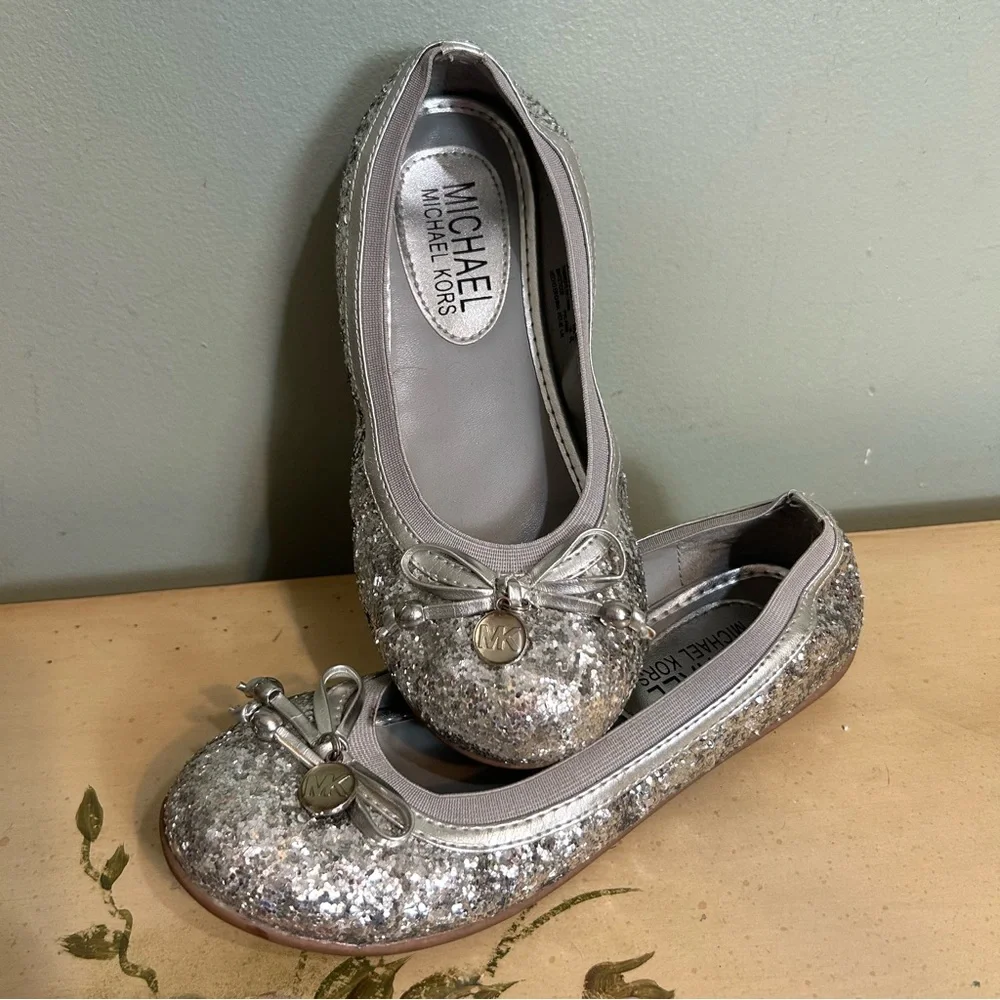 Michael Kors Martina Silver Metallic Glitter Front Bow Flats size 2